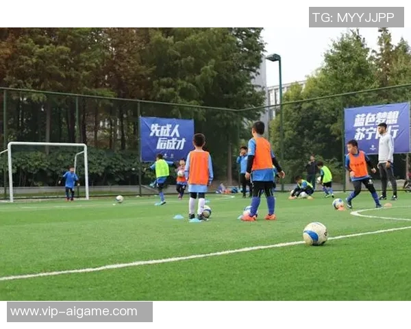 康爵足球俱乐部:奋力拼搏追逐梦想的青春力量与团队精神 康爵足球俱乐部:奋力拼搏追逐梦想的青春力量与团队精神